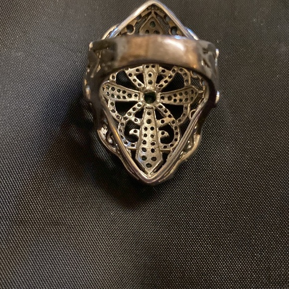 Tsavorite garnet and white Zircon cross statement ring - Picture 4 of 6